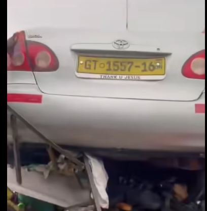Suspected robber crashes stolen taxi into traders while fleeing mob at Ejisu Suspected robber crashes stolen taxi into traders while fleeing mob at Ejisu