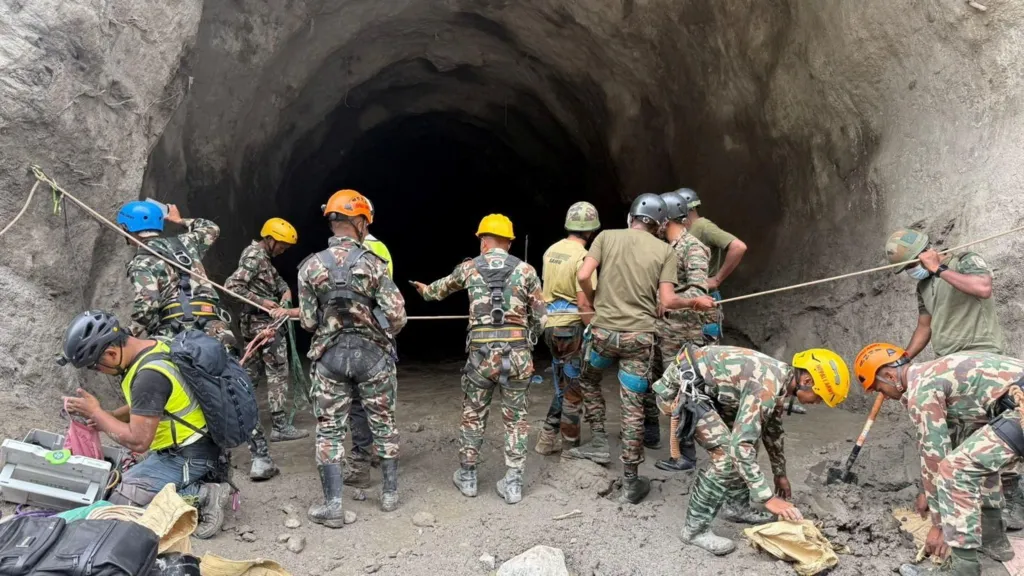 Nepal rescuers blast hillside in search of ...