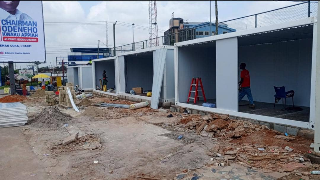 Confusion as traders re-erect containers...