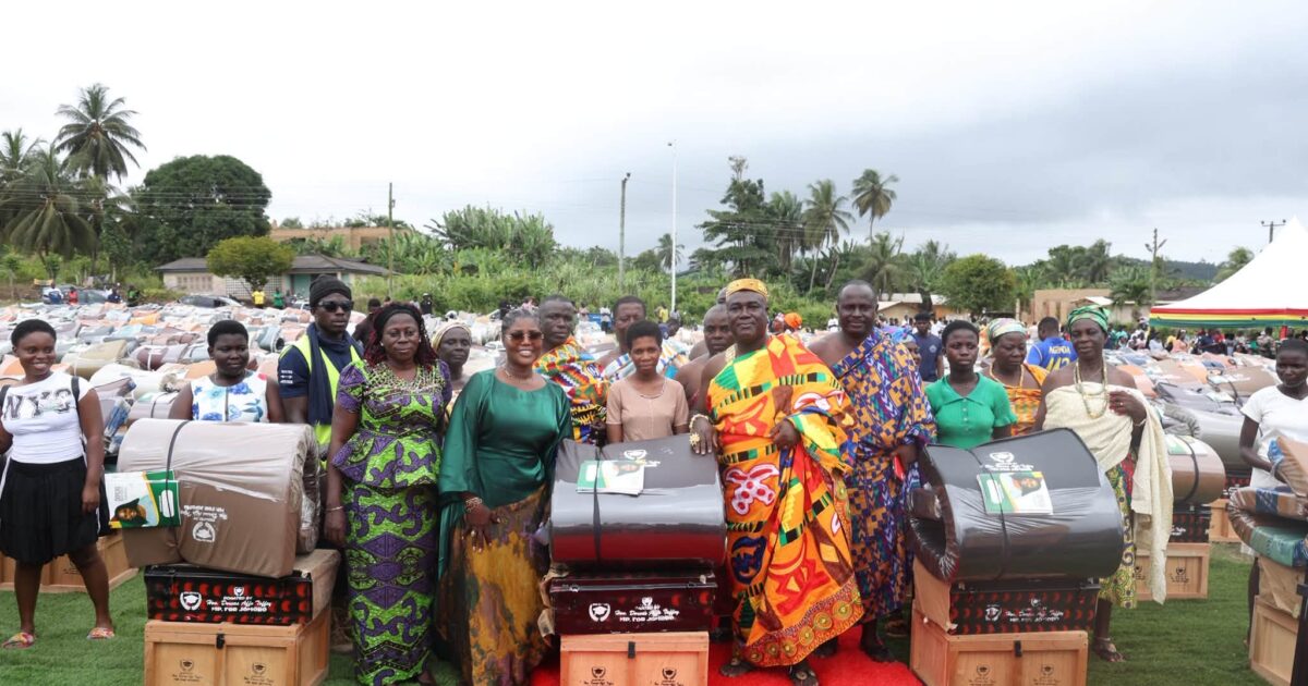 Afo-Toffey Supports 1,000 Jomoro SHS freshers with educational materials
