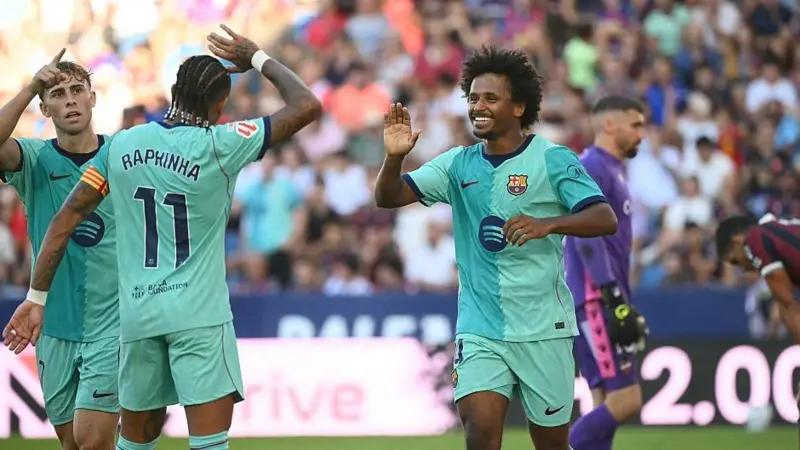 Lamine Yamal scores twice as Barcelona maintain perfect start