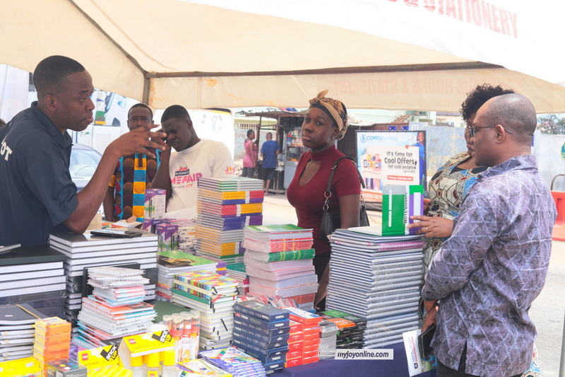 Photos: Final-day shopping continues at...