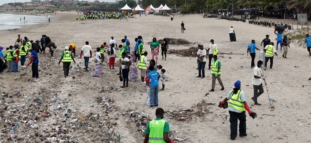 576 volunteers help remove 51.5 tonnes of...