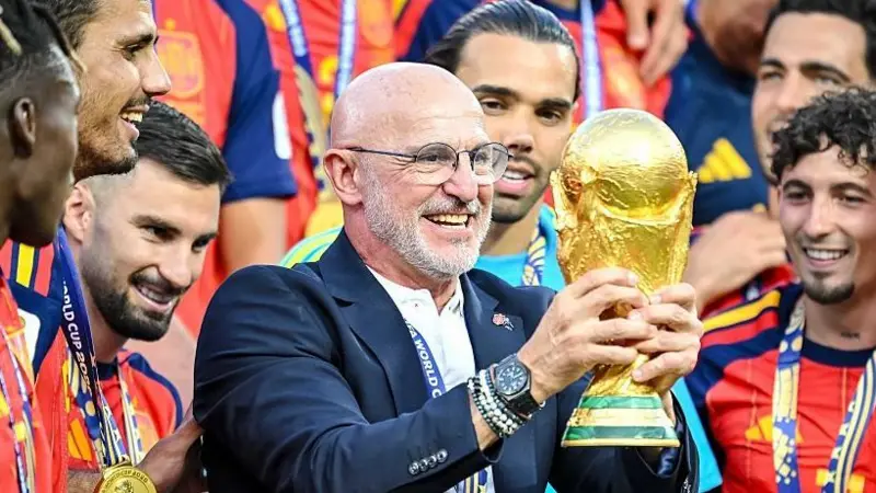 De la Fuente extends Spain contract to 2032 De la Fuente extends Spain contract to 2032