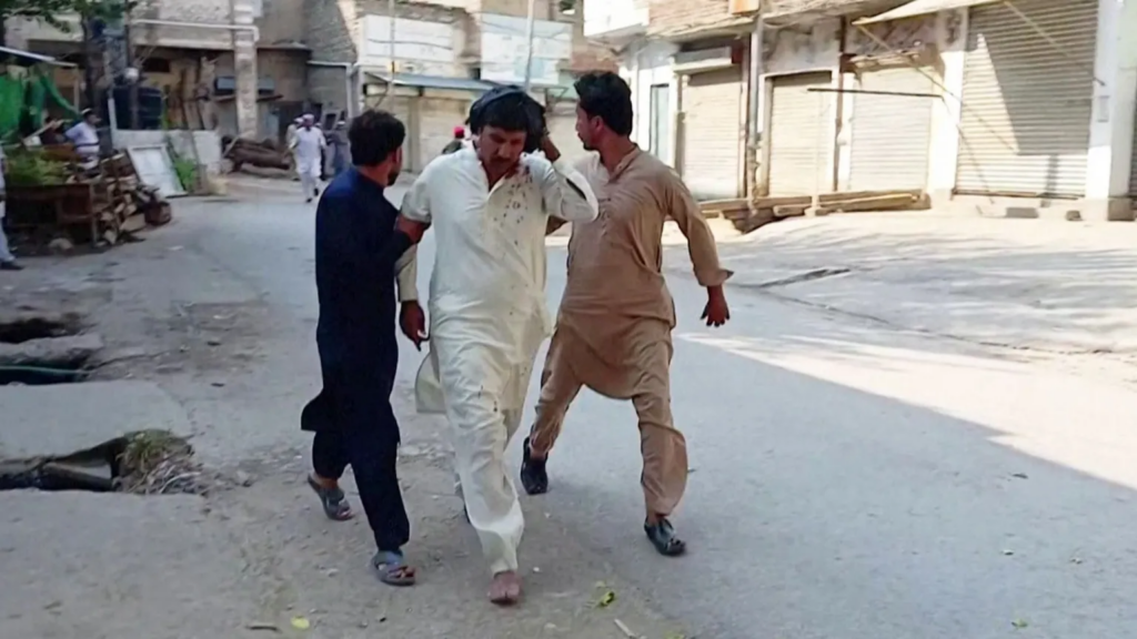 At least 17 killed after vehicle loaded with explosives rams Pakistan mosque