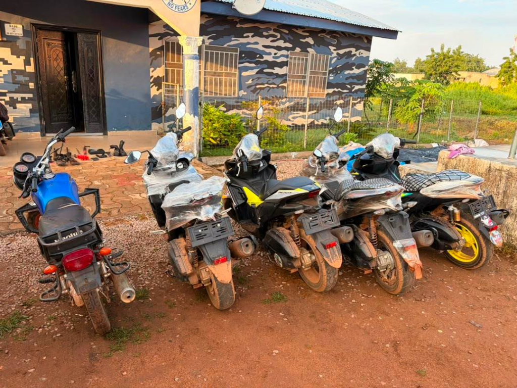Three suspected robbers killed as police...