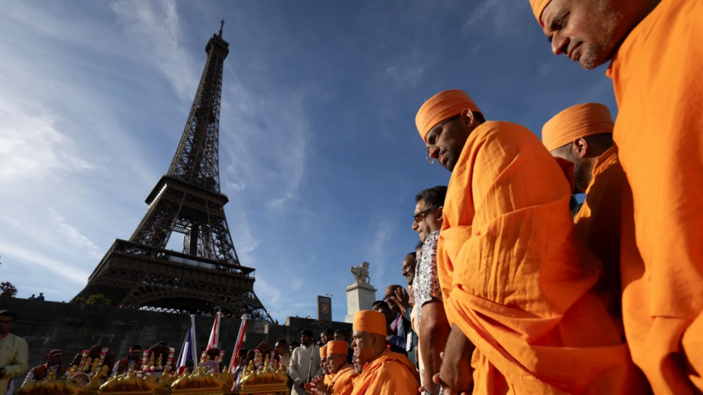 Eiffel Tower chief to quit after female...
