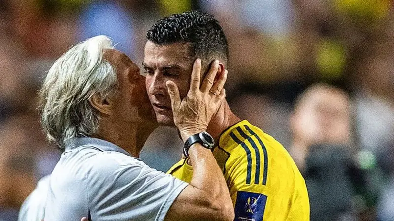 Ronaldo leaves Portugal camp after coach...