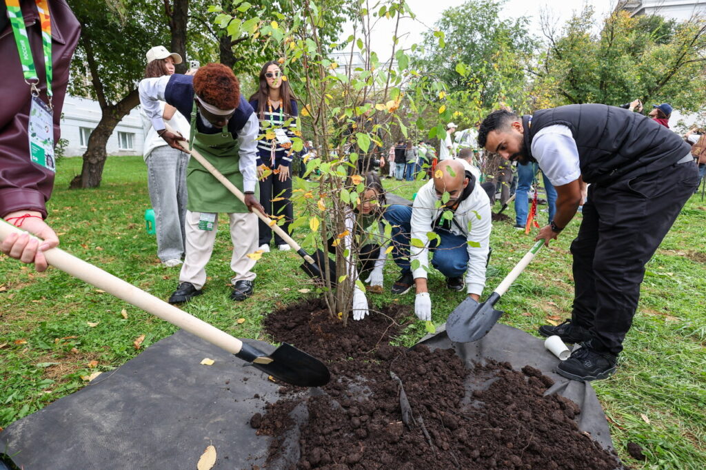 International Festival of Youth participants plant trees in Russia’s Ekaterinburg