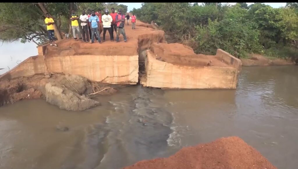 Savannah Region: Kunfusi bridge collapses...