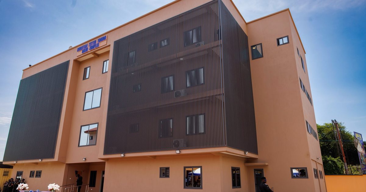 Photos: Mahama commissions 85-bed Police Hospital ward, donates two ambulances