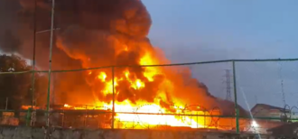 Fire destroys mattress showroom at Sokoban in Kumasi