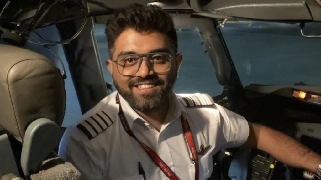 Who is the ‘hero’ Indian pilot who was stabbed on Israel-bound flight? Who is the ‘hero’ Indian pilot who was stabbed on Israel-bound flight?