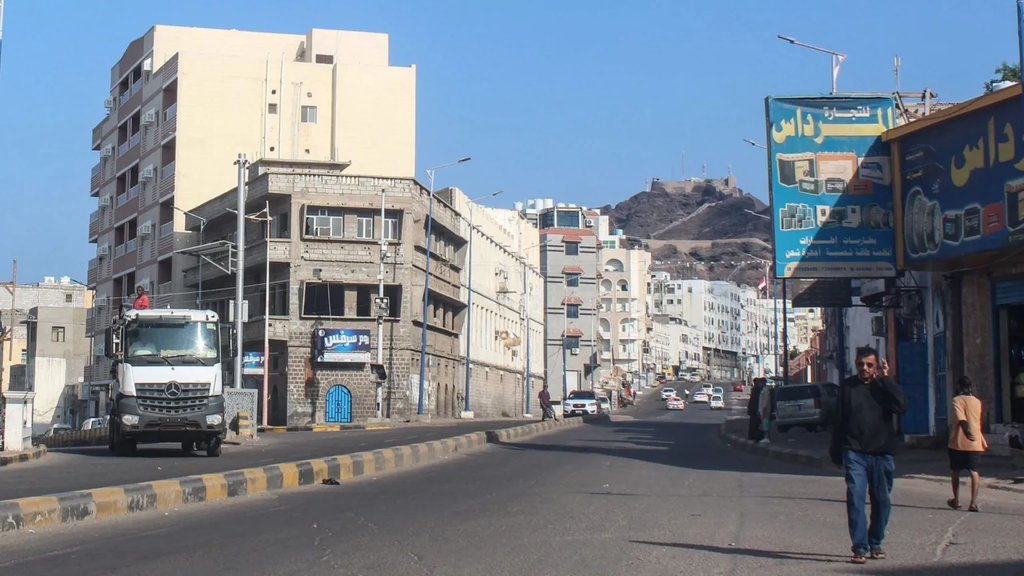 Houthi missile attack on Yemeni presidential palace kills two, minister says