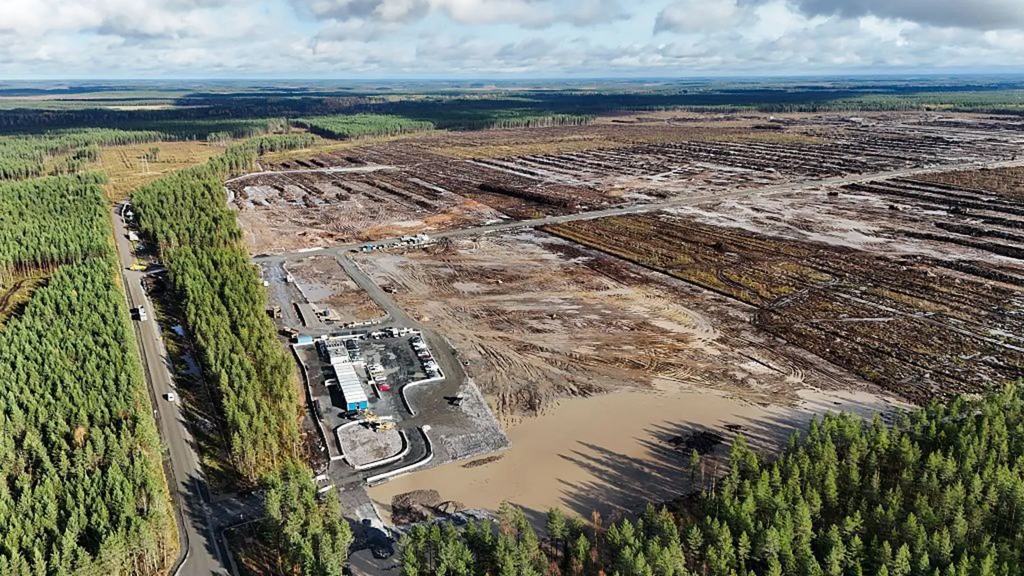Finland orders halt to work on two Google...
